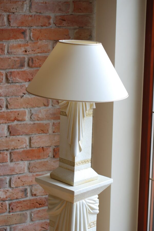 Lampe mit Flügel und griechischem Muster 69 cm
