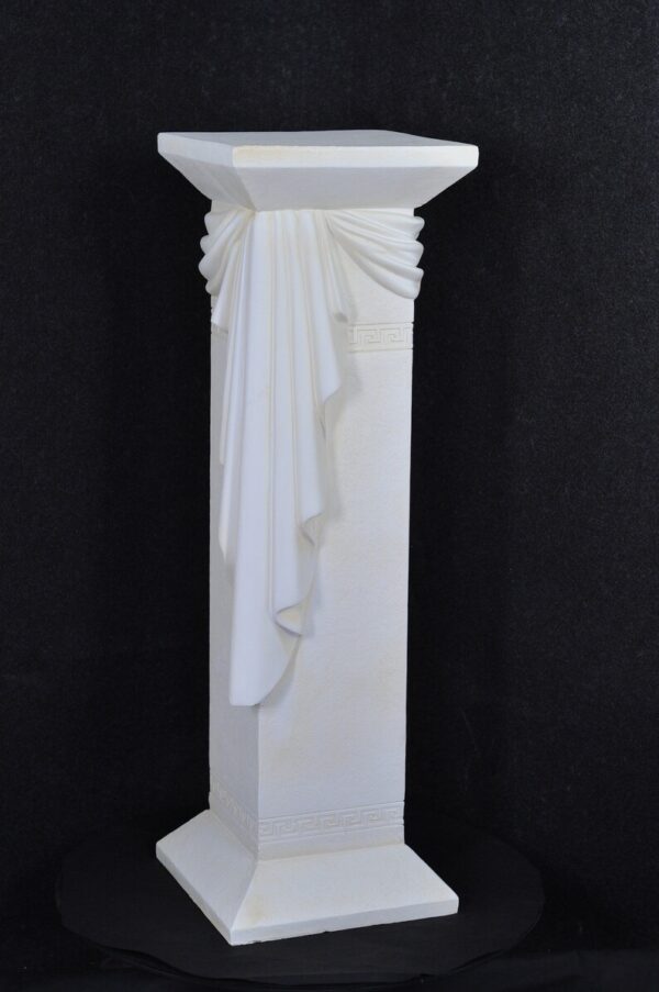 Schöne, hohe Säule mit griechischem Muster 100 cm.