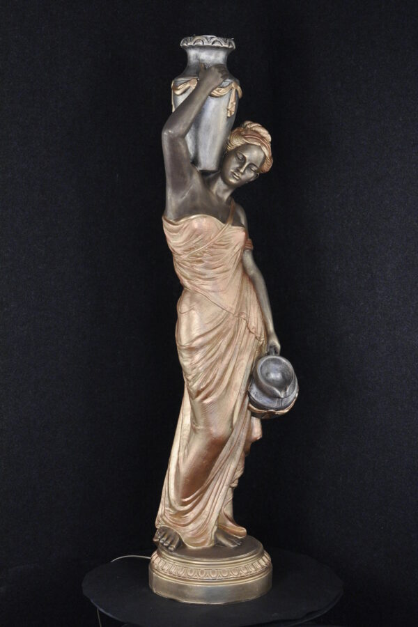 Schöne Figur einer Frau mit einem Krug 141 cm – Bild 4