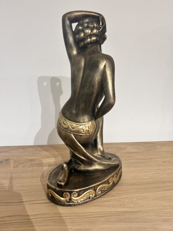 Die Figur einer Frau, einer schönen Tänzerin. 37 cm. – Bild 6