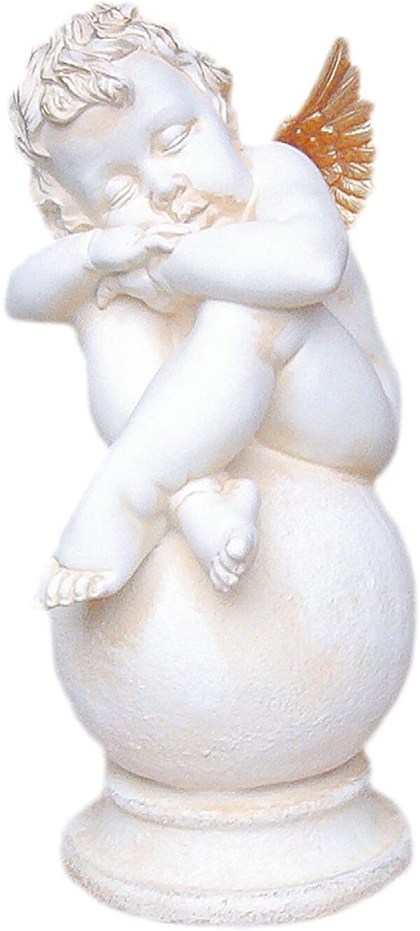 Figur eines Engels, der auf einer Kugel sitzt. 42 cm.