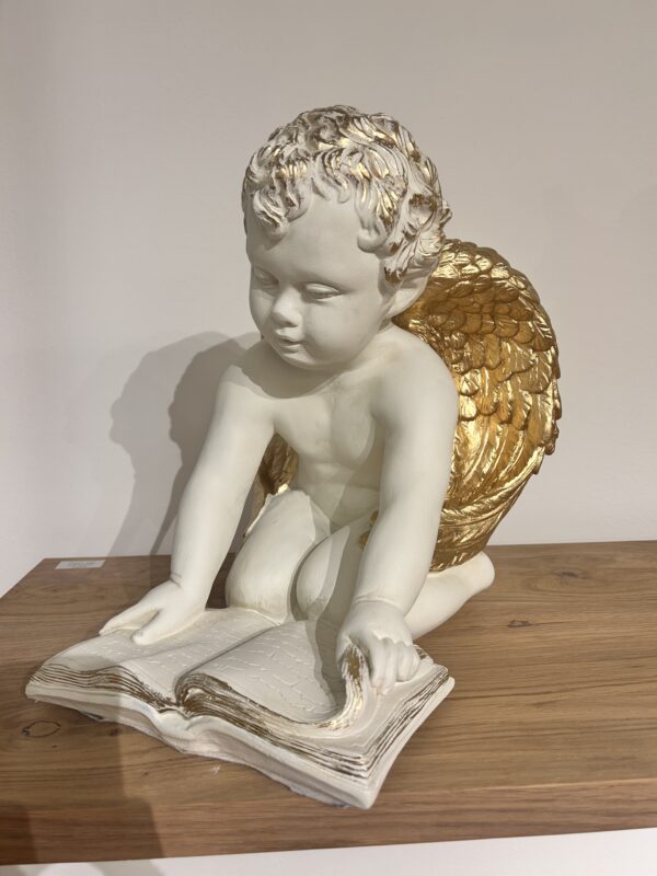 Schöner Engel, der über einem Buch kniet. 36 cm. – Bild 3