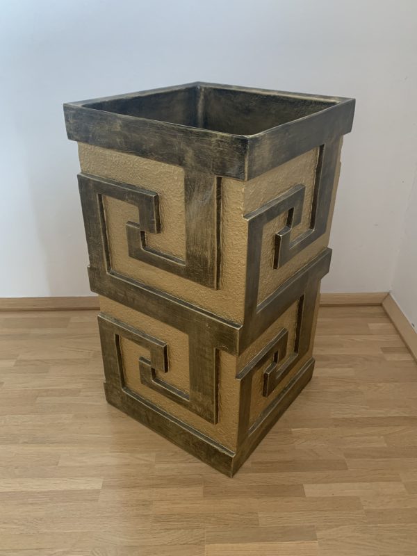 Schöner, hoher Topf im griechischen Stil. 55 cm.