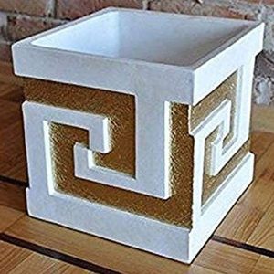 Schöner, quadratischer Topf im griechischen Stil. 30 cm.