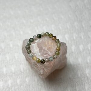 Schöner, flexibler Ring mit Achatsteinen.