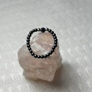 Schöner Ring aus Hämatit.