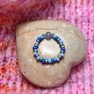 Flexibler Ring mit Achatstein.