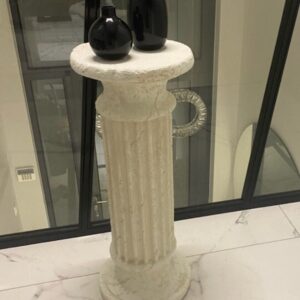 Gealterte griechische Säule. 75 cm.