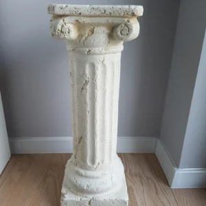 Gealterte griechische Säule. 63 cm.